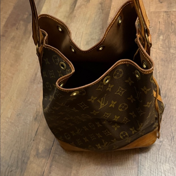 Louis Vuitton Monogram Canvas Shoulder Bag - Picture 14 of 14